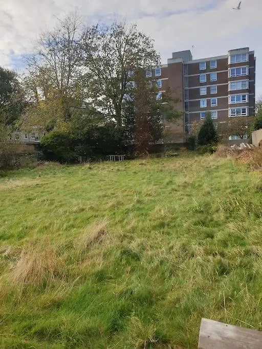 1 Comfortable Studio Apartment Brighton