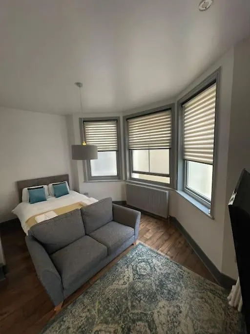 1 Comfortable Studio Apartment Brighton