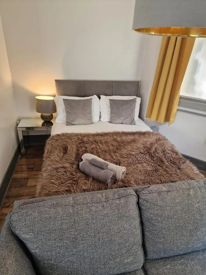 1 Comfortable Studio Apartment Brighton
